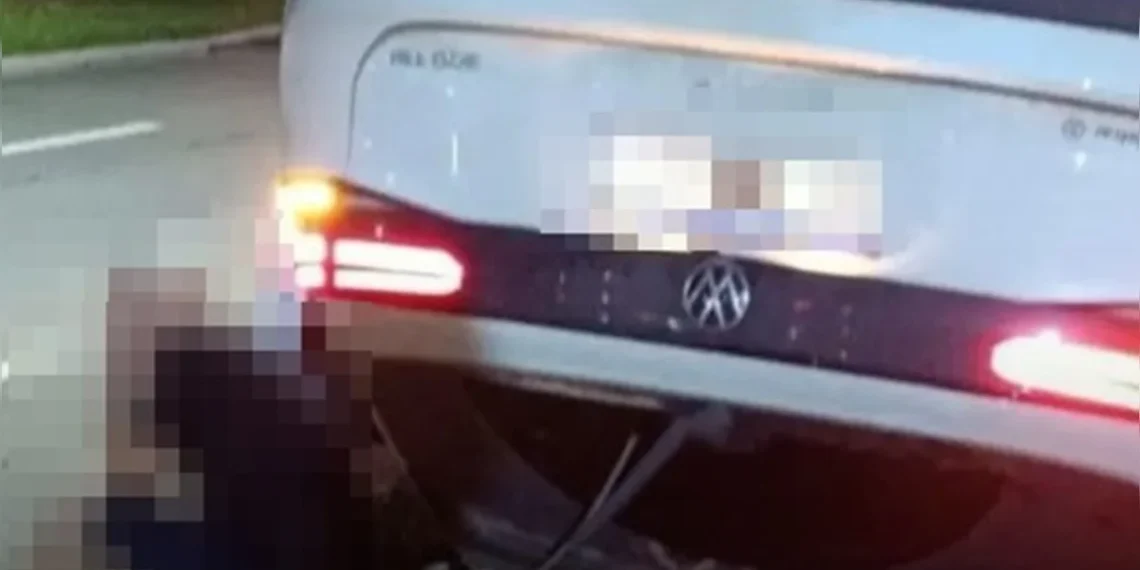 Médico é preso após atropelar motociclista e capotar carro