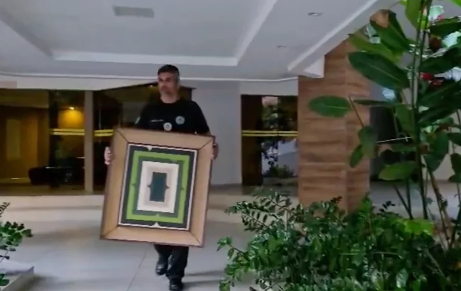Falsa herdeira é alvo de operação por golpe milionário com obras de arte. Veja vídeo