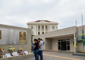 Lei sancionada garante indenização de R$ 100 mil para dependentes de vítimas de ataque em escola no Acre