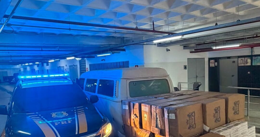 PRF/AC apreende mais de 25 mil maços de cigarros contrabandeados na BR-317
