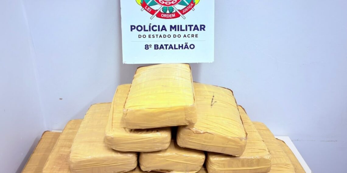 PMAC apreende mais de 15 quilos de maconha e prende suspeito por tráfico em Sena Madureira