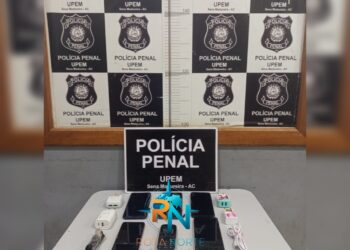 Polícia Penal apreende celulares e acessórios arremessados no presídio de Sena Madureira