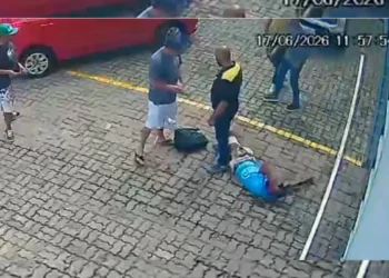 Briga por copo de suco termina em morte com correntes e cadeados