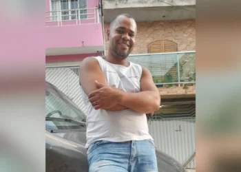 Marido diz à polícia que decepou dedo da mulher após briga por ciúmes