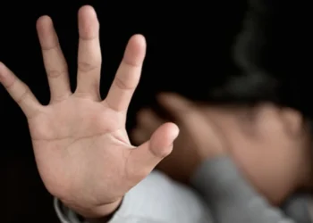 Mulher perde o útero após ser dopada e estuprada pelo companheiro
