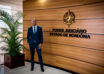 Ex-pipoqueiro que virou juiz é denunciado por três crimes