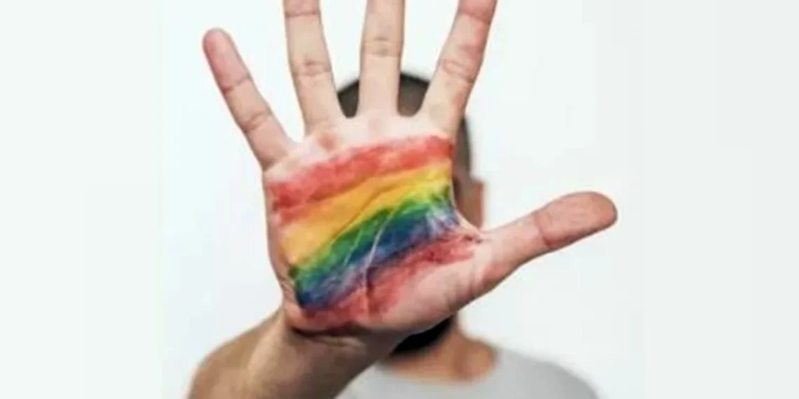 Padrasto é condenado à prisão por homofobia e ameaças contra enteado