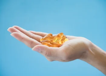 Vitamina D na meia-idade pode reduzir proteína ligada ao Alzheimer