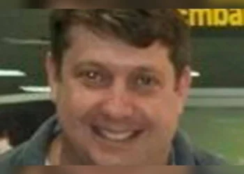 Policial preso nos EUA por ordem de Moraes voltará a receber salário
