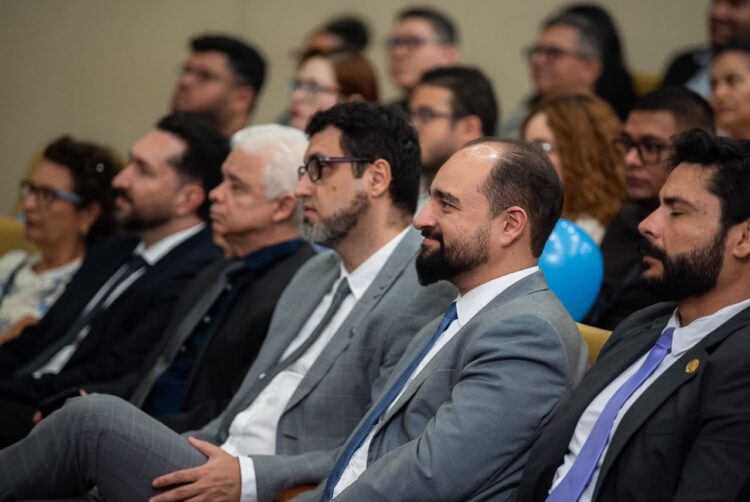 Com a presença da governadora Mailza Assis, procuradores do Estado, representantes de carreira e autoridades estaduais se reúnem na Fecomércio