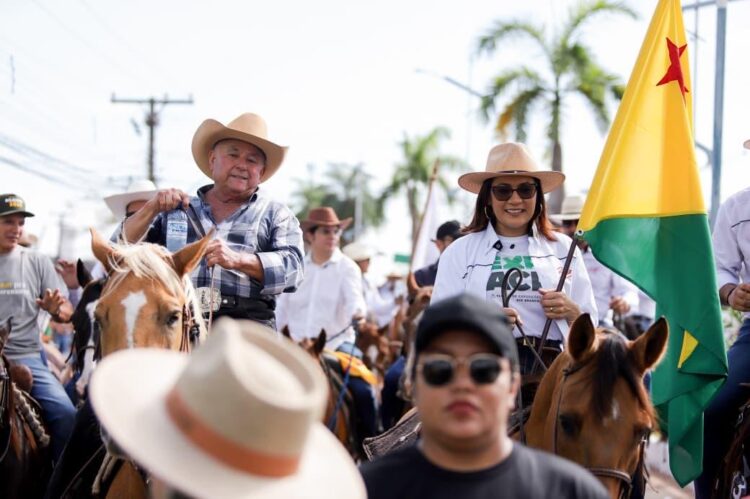 Mailza Assis participa da tradicional Cavalgada que marca a abertura da 51ª Expoacre em Rio Branco