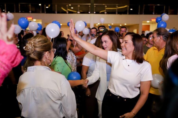 Em um ato de apoio e união, governadora Mailza Assis é recebida por mulheres da Saúde em Rio Branco