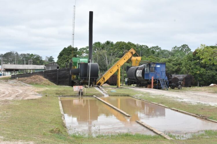 Usina do Deracre em Feijó produz 200 toneladas de asfalto por dia para pavimentação de ruas