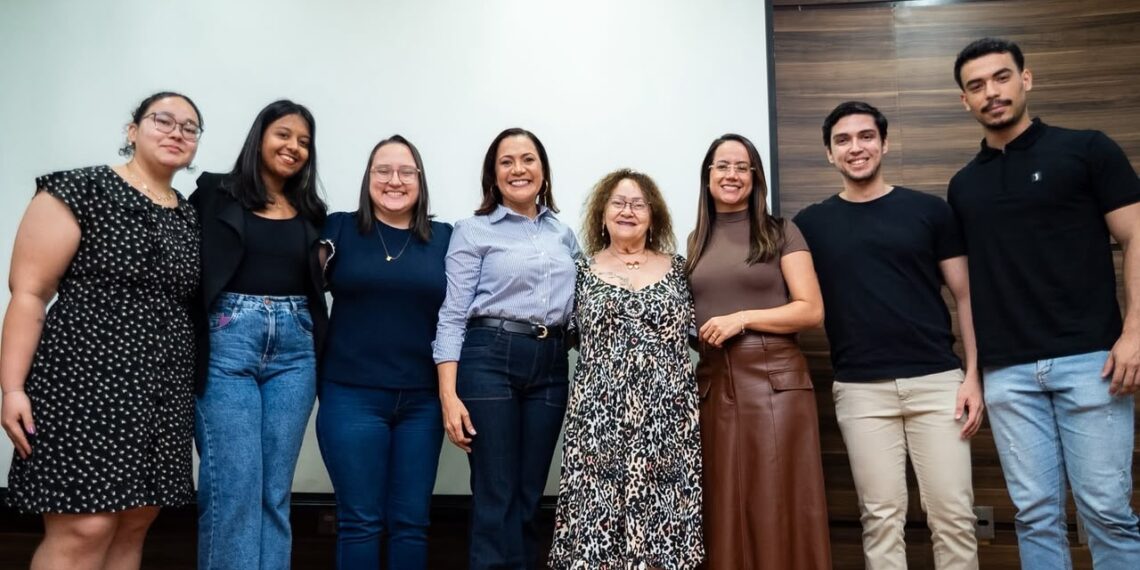 Com a presença da governadora Mailza Assis, procuradores do Estado, representantes de carreira e autoridades estaduais se reúnem na Fecomércio
