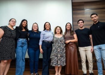 Com a presença da governadora Mailza Assis, procuradores do Estado, representantes de carreira e autoridades estaduais se reúnem na Fecomércio