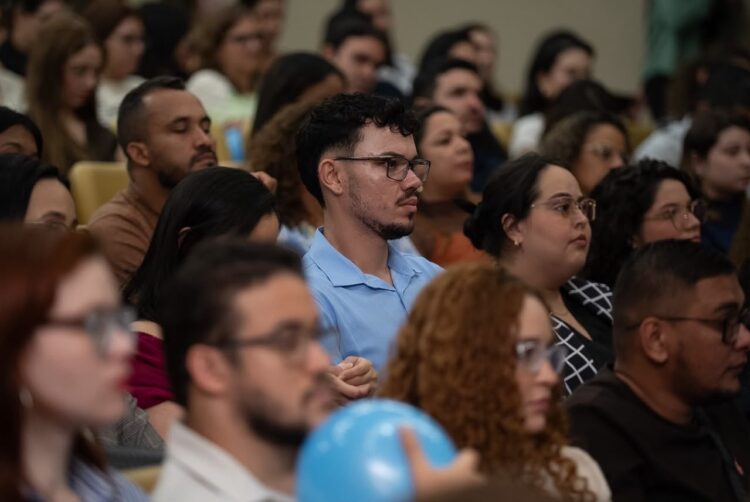 Com a presença da governadora Mailza Assis, procuradores do Estado, representantes de carreira e autoridades estaduais se reúnem na Fecomércio