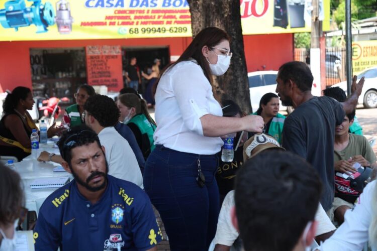 Ação integrada leva saúde, assistência e orientação jurídica à população em situação de rua