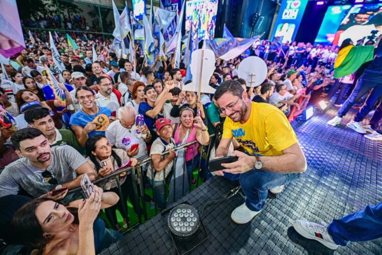 “Não tenho medo de olhar nos olhos das pessoas”, diz Gladson ao relembrar trajetória política