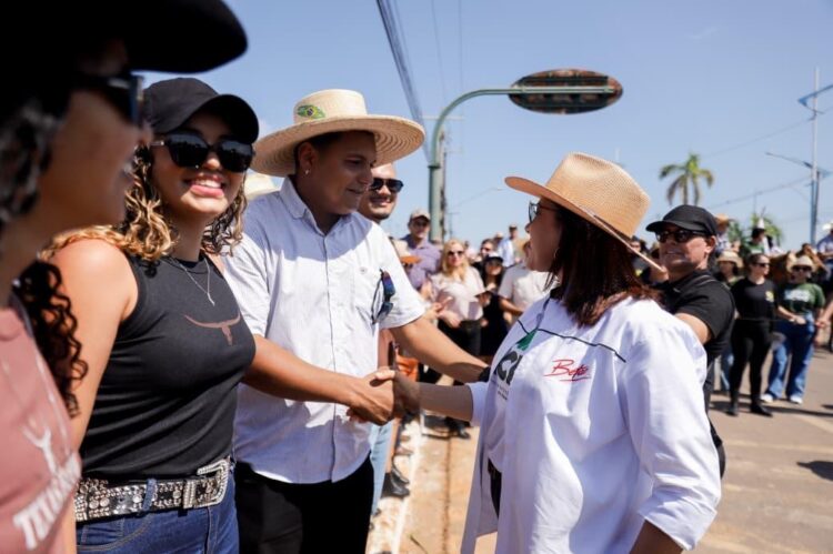 Mailza Assis participa da tradicional Cavalgada que marca a abertura da 51ª Expoacre em Rio Branco