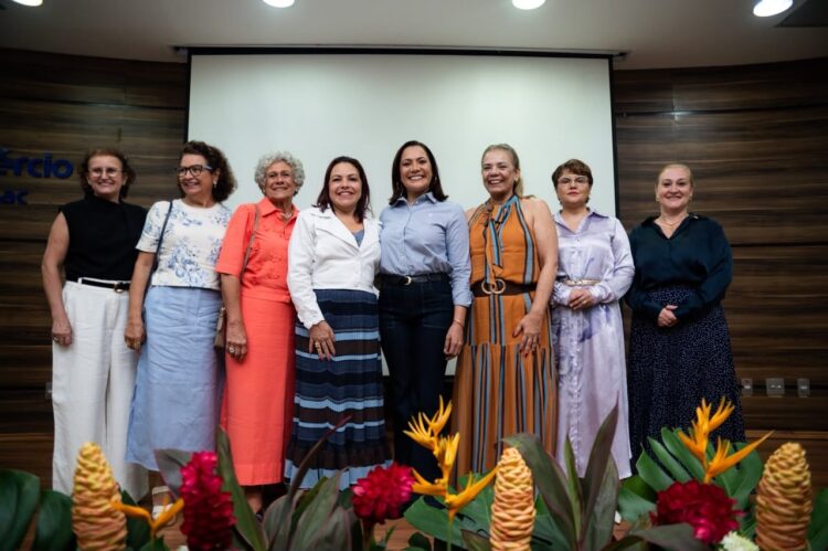 Com a presença da governadora Mailza Assis, procuradores do Estado, representantes de carreira e autoridades estaduais se reúnem na Fecomércio