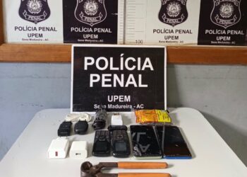 Polícia Penal apreende adolescente de 15 anos após arremesso de celulares para dentro de presídio em Sena Madureira