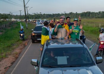 Alan Rick conclui primeiro dia de campanha com carreata em Feijó