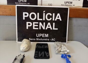 Polícia Penal apreende celular, carregador e drogas no presídio de Sena Madureira