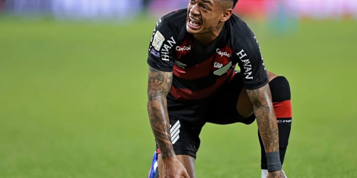 Léo Derik, do Athletico, é condenado a 13 anos de prisão por estupro