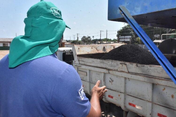 Usina do Deracre em Feijó produz 200 toneladas de asfalto por dia para pavimentação de ruas