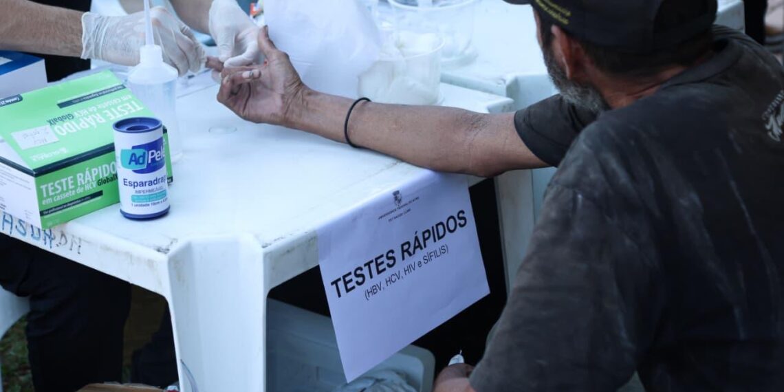 Ação integrada leva saúde, assistência e orientação jurídica à população em situação de rua