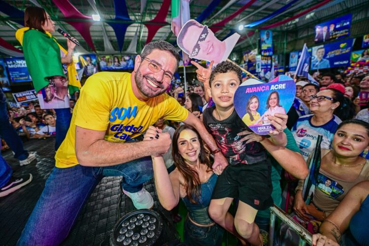 “Não tenho medo de olhar nos olhos das pessoas”, diz Gladson ao relembrar trajetória política