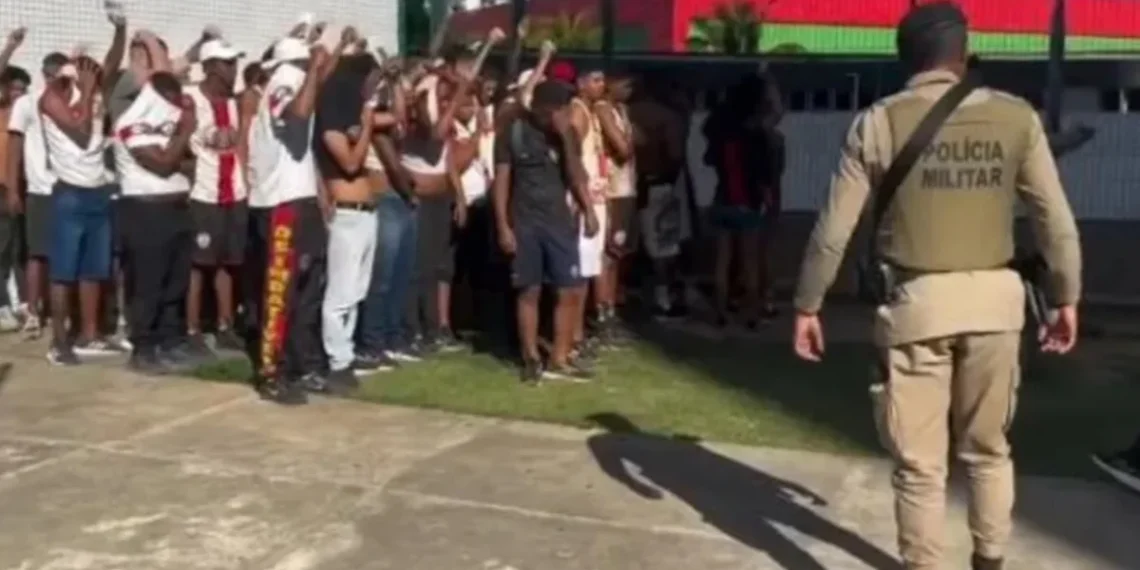 Briga entre torcidas de Bahia e Vitória deixa um morto e seis presos