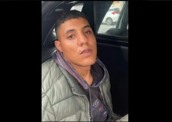 Pai avisou que mataria filhas depois de ver foto da ex com amigas