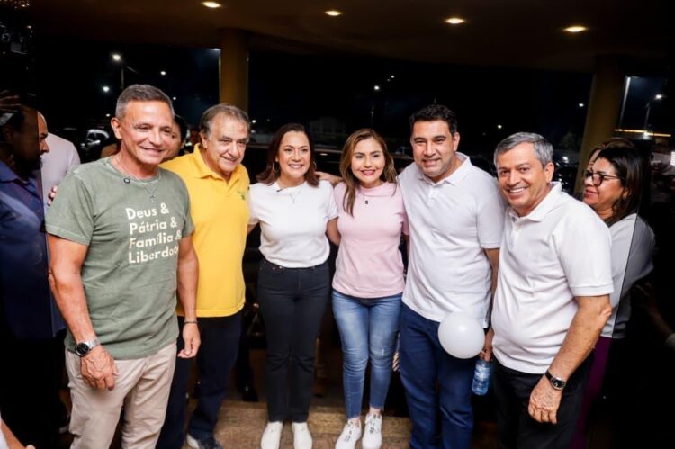 Em um ato de apoio e união, governadora Mailza Assis é recebida por mulheres da Saúde em Rio Branco