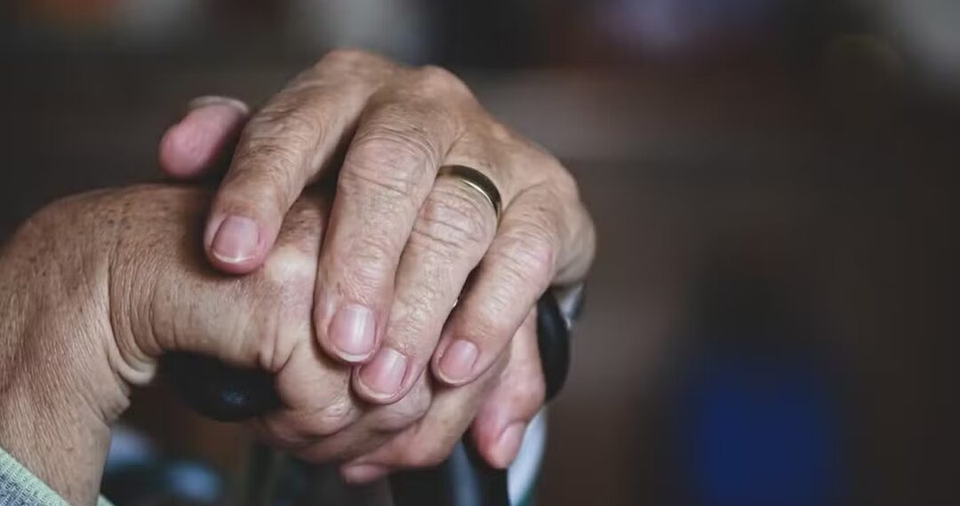 Homem é preso após ameaçar e xingar a mãe de 101 anos no Acre