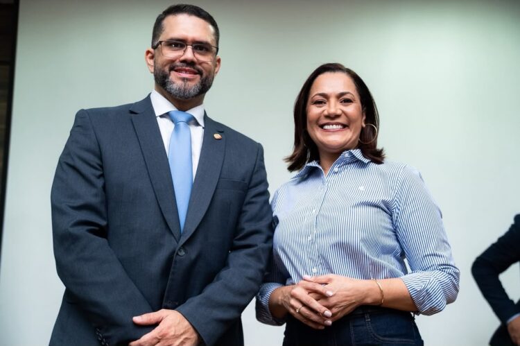 Com a presença da governadora Mailza Assis, procuradores do Estado, representantes de carreira e autoridades estaduais se reúnem na Fecomércio
