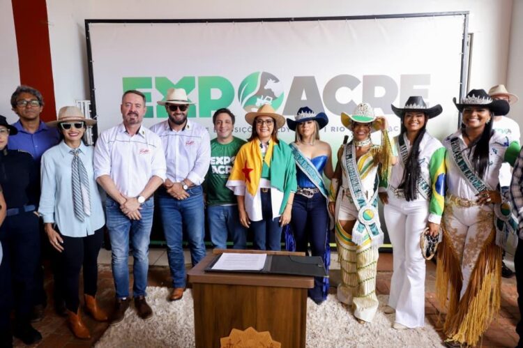 Mailza Assis participa da tradicional Cavalgada que marca a abertura da 51ª Expoacre em Rio Branco