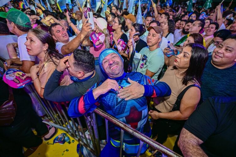 “Não tenho medo de olhar nos olhos das pessoas”, diz Gladson ao relembrar trajetória política