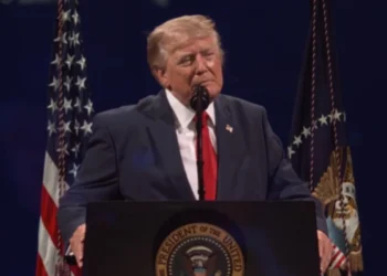 Trump diz que EUA age “com discrição” em negociações com Irã