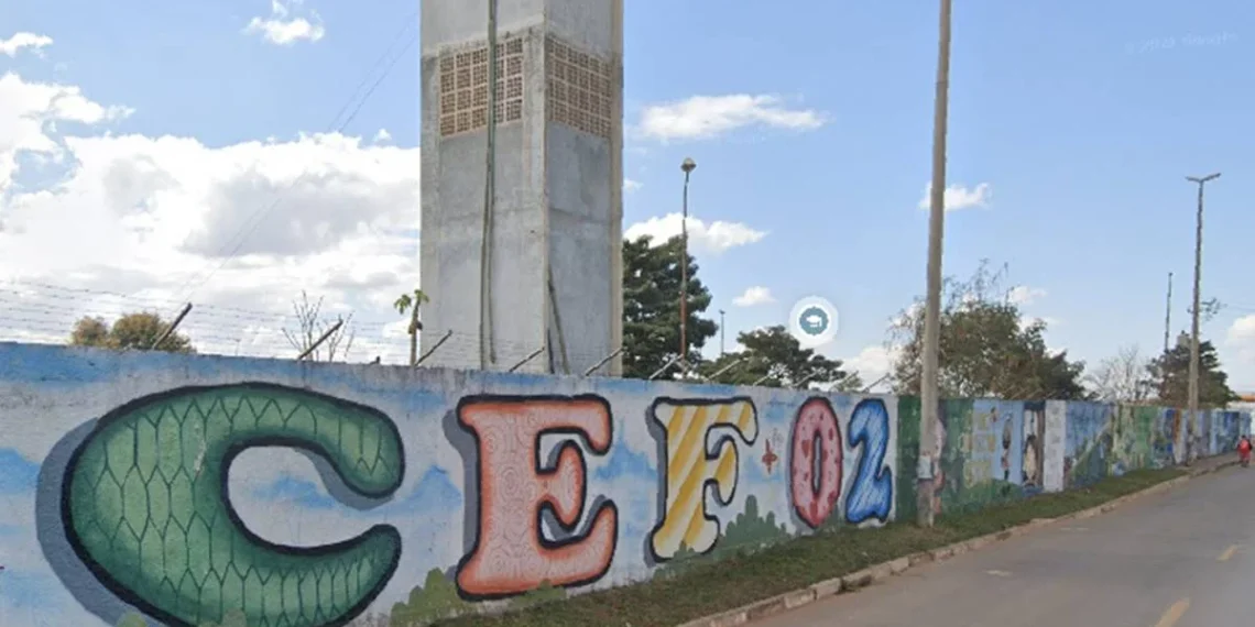 Criança de 11 anos leva seis facadas após sair de escola