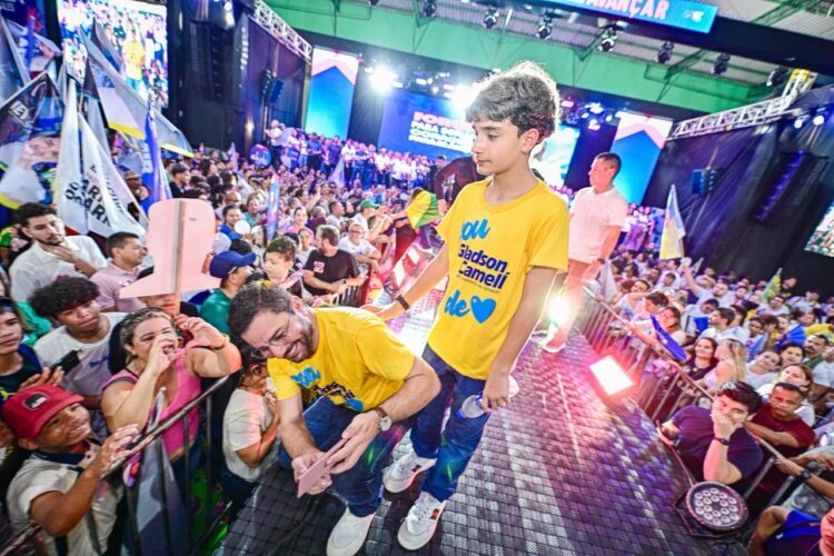 “Não tenho medo de olhar nos olhos das pessoas”, diz Gladson ao relembrar trajetória política