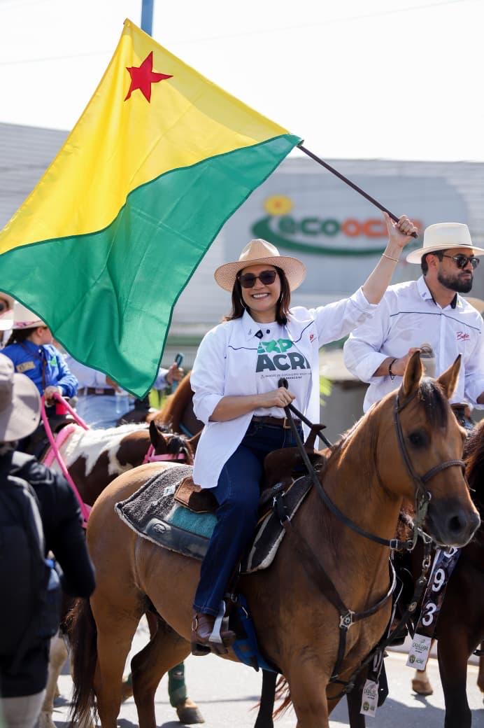 Mailza Assis participa da tradicional Cavalgada que marca a abertura da 51ª Expoacre em Rio Branco