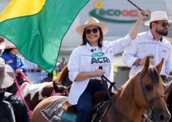 Mailza Assis participa da tradicional Cavalgada que marca a abertura da 51ª Expoacre em Rio Branco