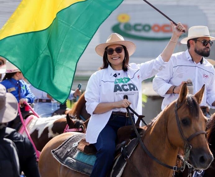 Mailza Assis participa da tradicional Cavalgada que marca a abertura da 51ª Expoacre em Rio Branco