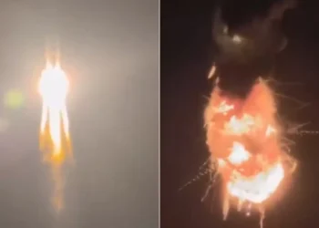 Após falha, foguete chinês que transportava satélite explode no ar