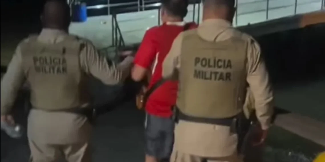 Italiano é preso por racismo e importunação contra cantora.