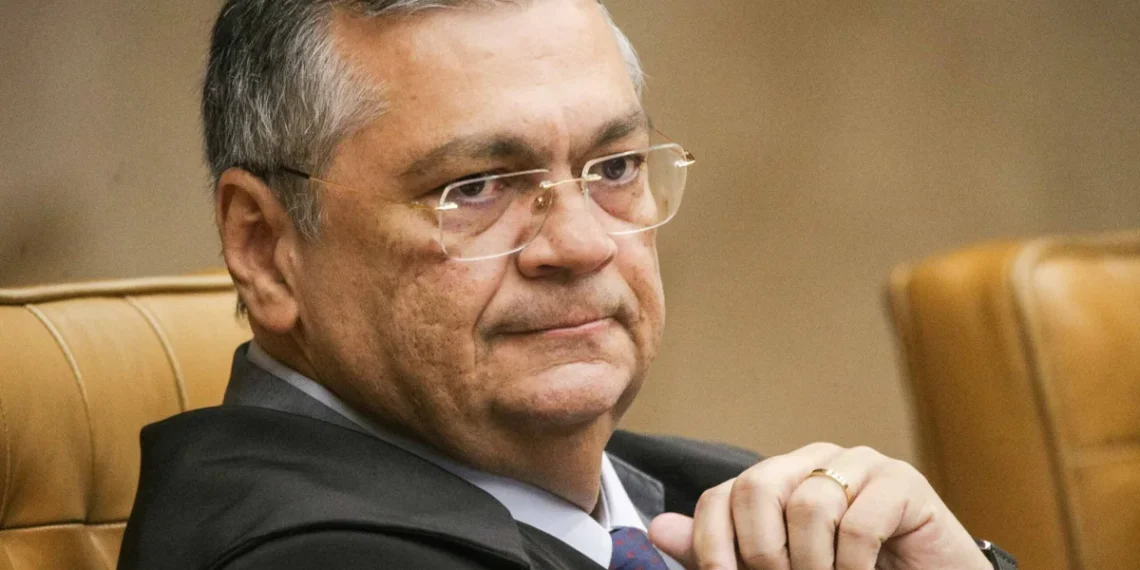 Dino autoriza PF a abrir 3ª investigação contra Lulinha por tráfico de influência