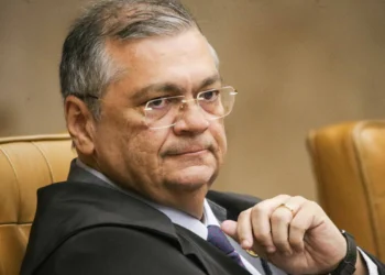 Dino autoriza PF a abrir 3ª investigação contra Lulinha por tráfico de influência