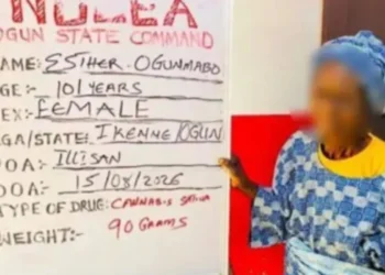 Mulher de 101 anos é presa por tráfico de drogas na Nigéria
