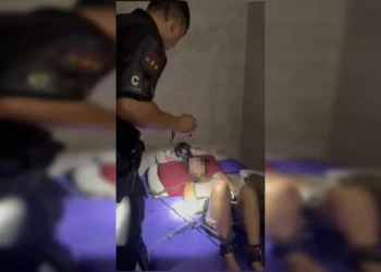 Veja o resgate de mulher amarrada e amordaçada por 5 dias em cativeiro
